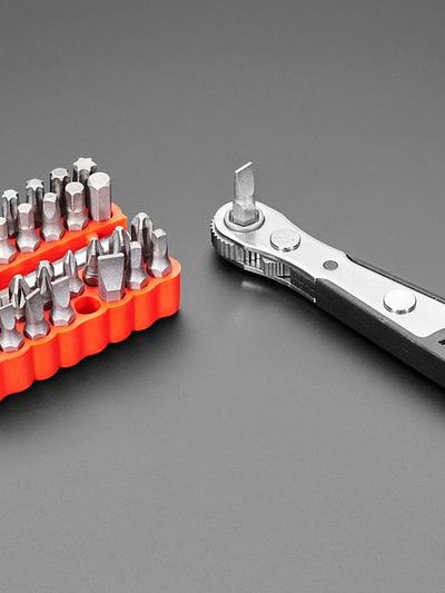 Right Angle Ratchet Screwdriver and 33 Piece Tool Bit Set