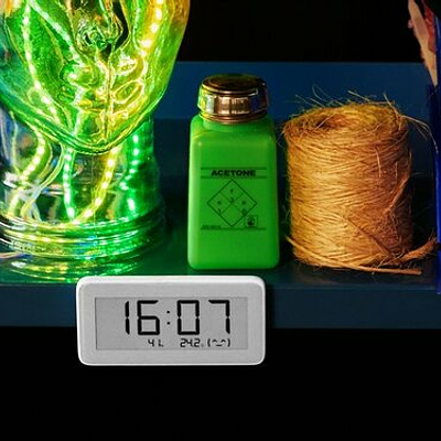 Bluetooth eInk Display Clock with Temperature Humidity Sensor